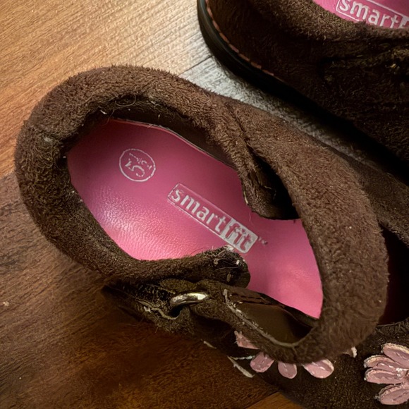 Smartfit Brown Suede Flower Mary Jane Shoes Toddler Girls Size 5.5 - Picture 3 of 4